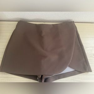 Zara taupe colored skort size L